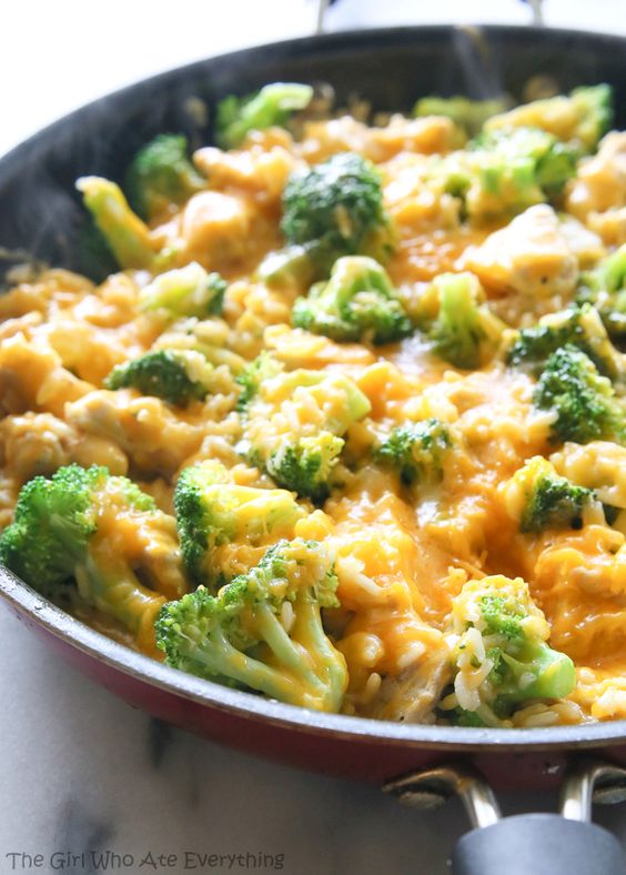 One-Pan Cheesy Chicken, Broccoli, and Rice